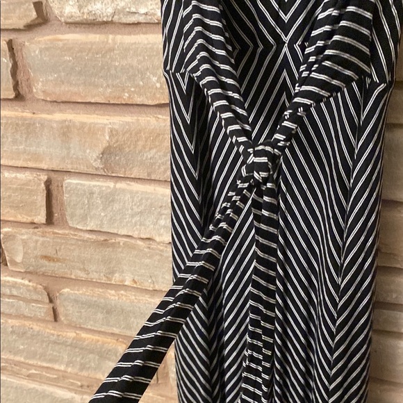 White house Black Market Sleeveless Front Slit Tie-Front Stripe Maxi Dress
SZ XL - Picture 14 of 17